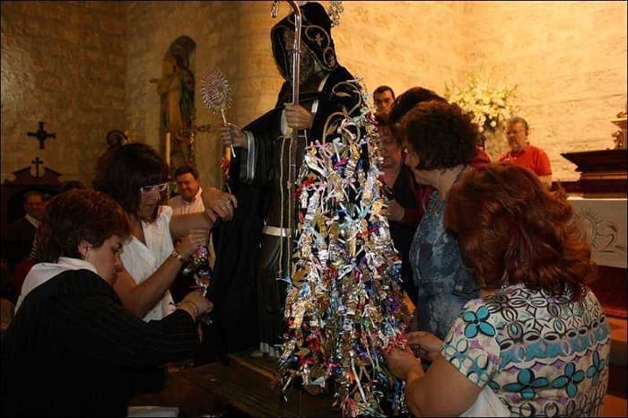 Socialist Majority Separates Local Christian Holidays