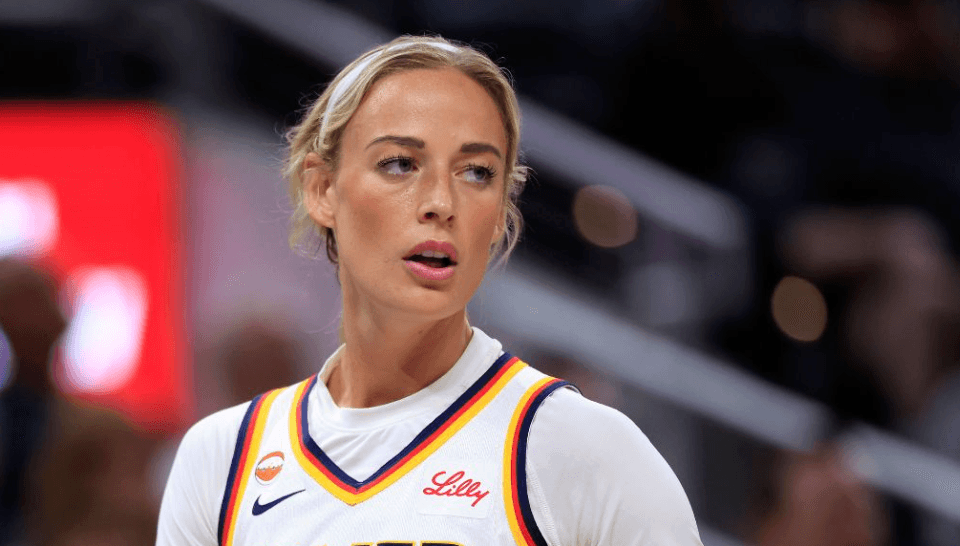 Arena Threatens To Remove Mom And Daughter Sporting Pro-Girl Shirts