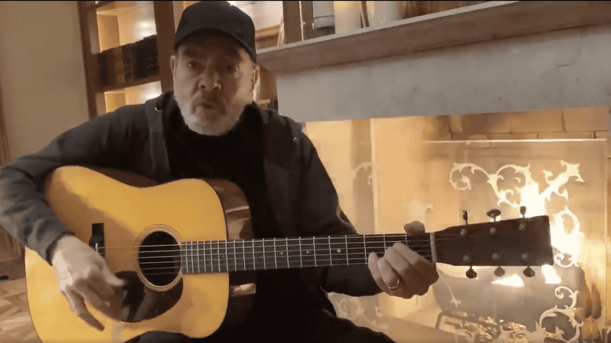 Neil Diamond Modifies Lyrics of ‘Sweet Caroline’ for Coronavirus and Social Distancing
