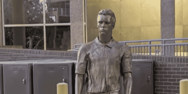 Statue of Jeffrey Epstein Appears at Albuquerque City Hall