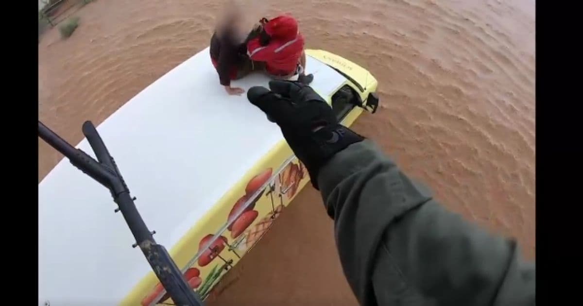 Sheriff's Helicopter Swoops In on People Trapped by Floodwaters, Camera Catches Daring Rescue in First-Person View