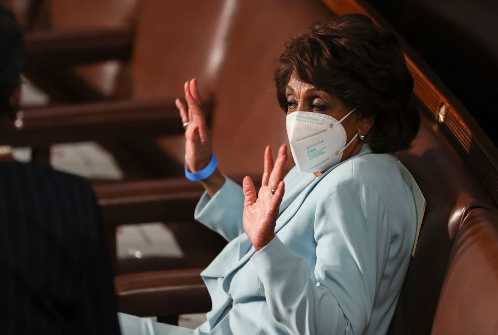 Outrage As COVID Fearmonger Maxine Waters Goes Maskless on Commercial Cross-Country Flight – Report