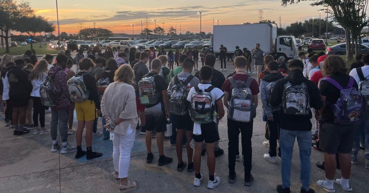 Thousands of High School Students Across the US Bow Their Heads to Pray in Unison