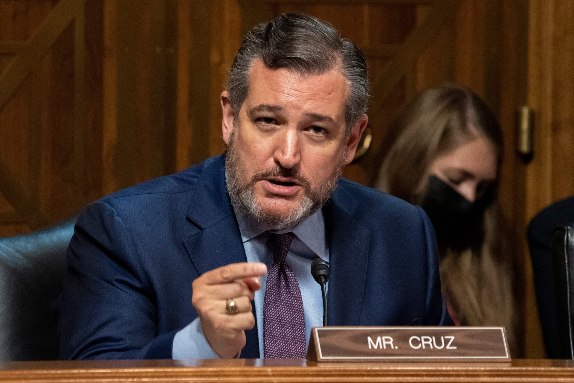 Your ‘Air Fryer Is Spying’ on You, Warns Ted Cruz in Introducing Bipartisan Smart Tech Consumer Privacy Bill