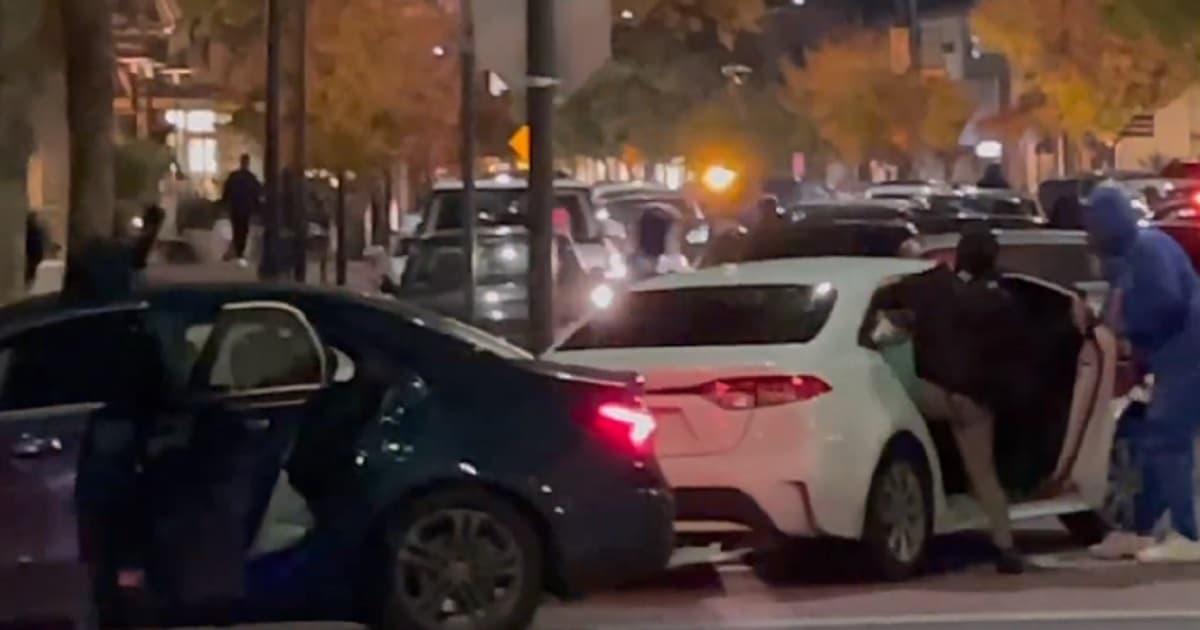 Massive Armed Mob Loots California Nordstrom Store, Bystanders Describe the Chaos