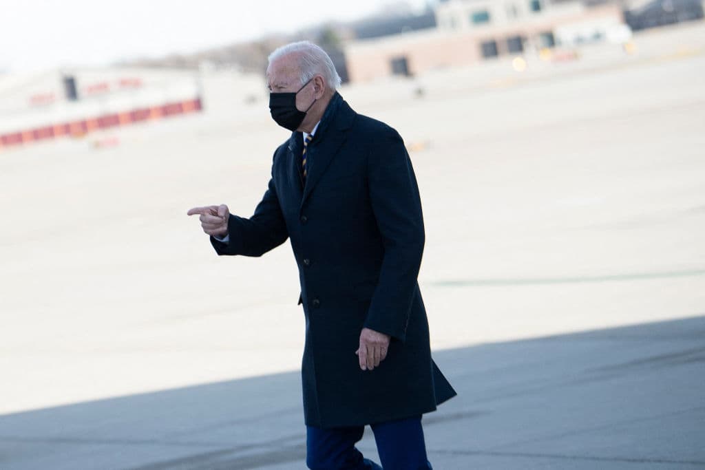 Biden’s America: Gift Cards Are 2021’s ‘Hot’ Christmas Present as Shoppers Balk at Empty Shelves