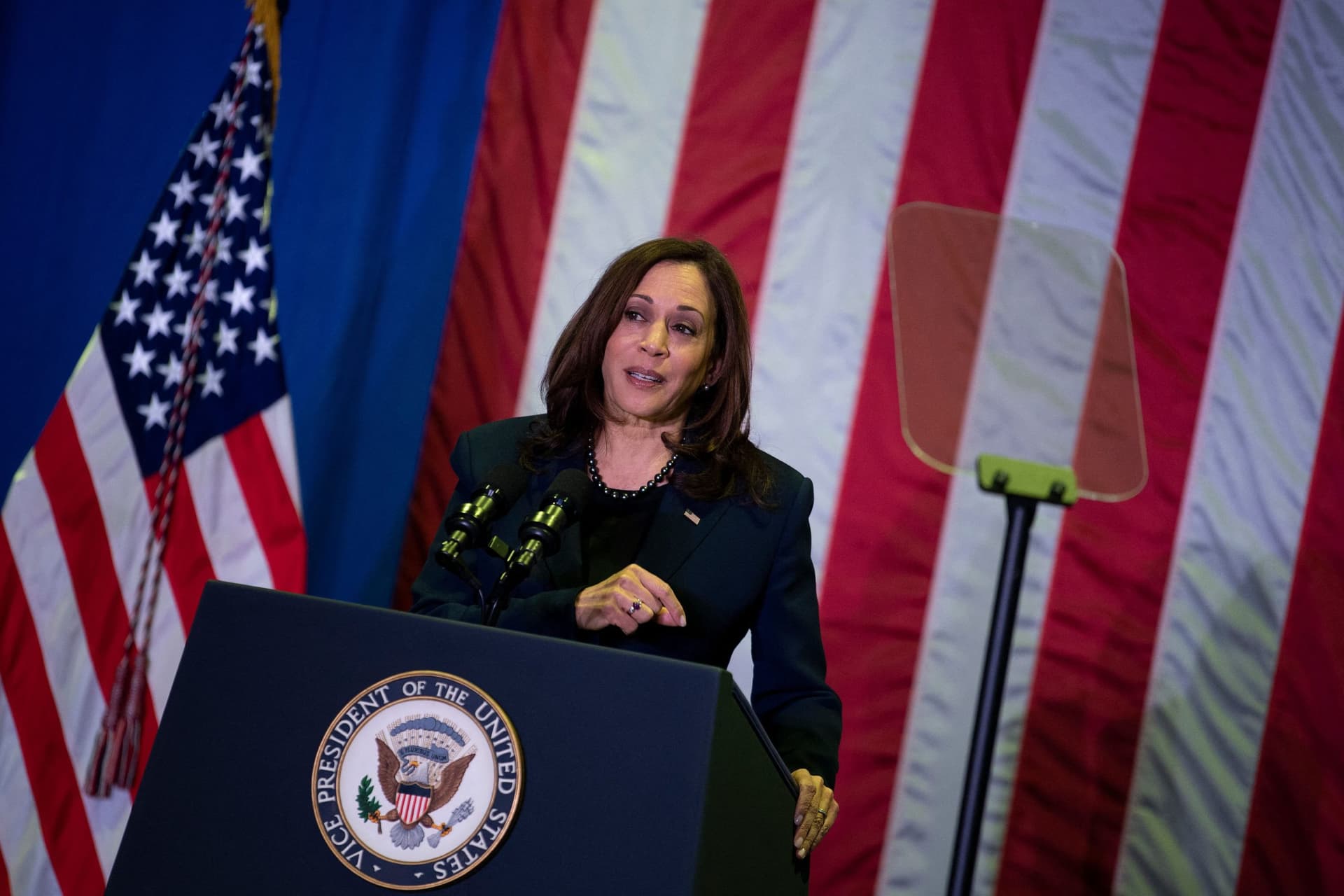 Kamala Harris Reportedly Told Allies News Coverage Would Be Different if She Were a White Man