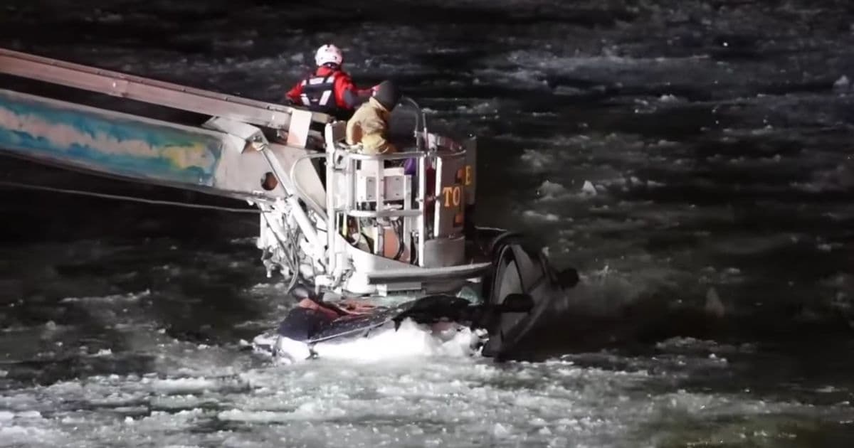 Man, Woman and Toddler Stuck on Car in Icy River: Tense Rescue Ensues When Man Pulls Out Knife