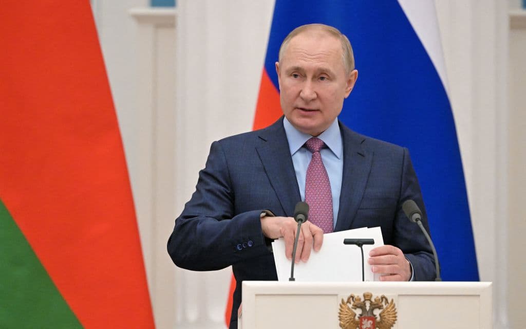 Medics Rush to Putin’s Bedside in ‘Late-Night’ Health Scare: Report