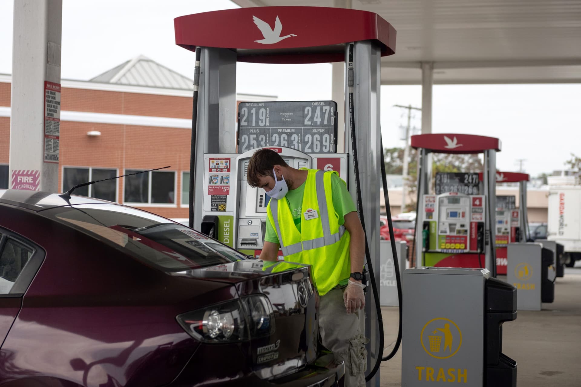 Poll: More Than a Third of Americans Believe It Is Better to Invest in Gas-Powered Vehicles