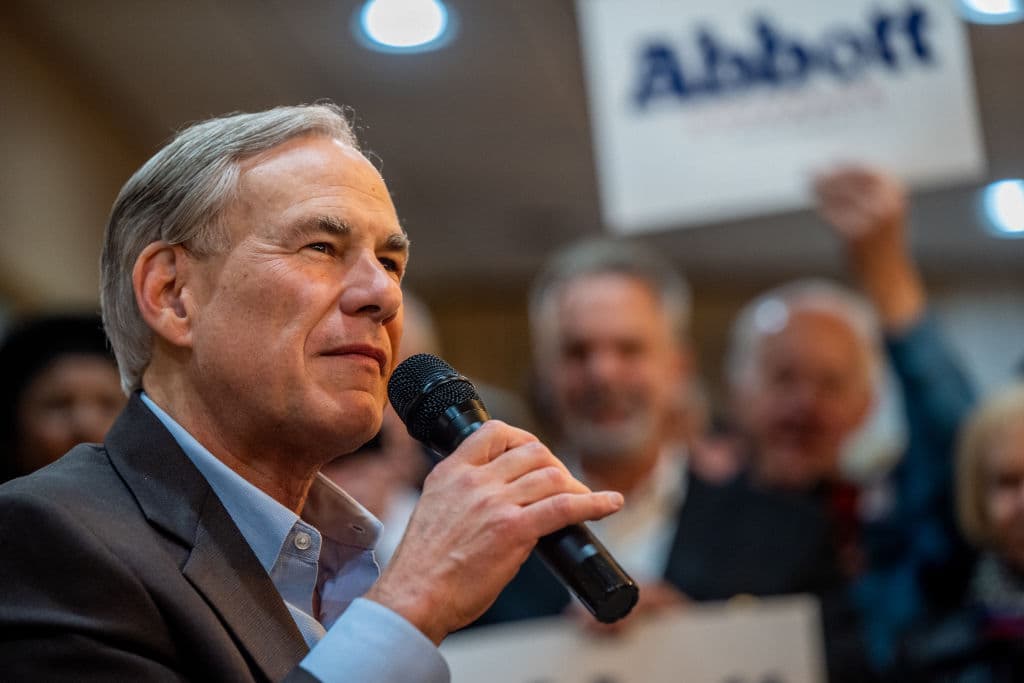 Texas Gov Hits Back at NYC Mayor’s Threat to Send New Yorkers to Campaign Against Him