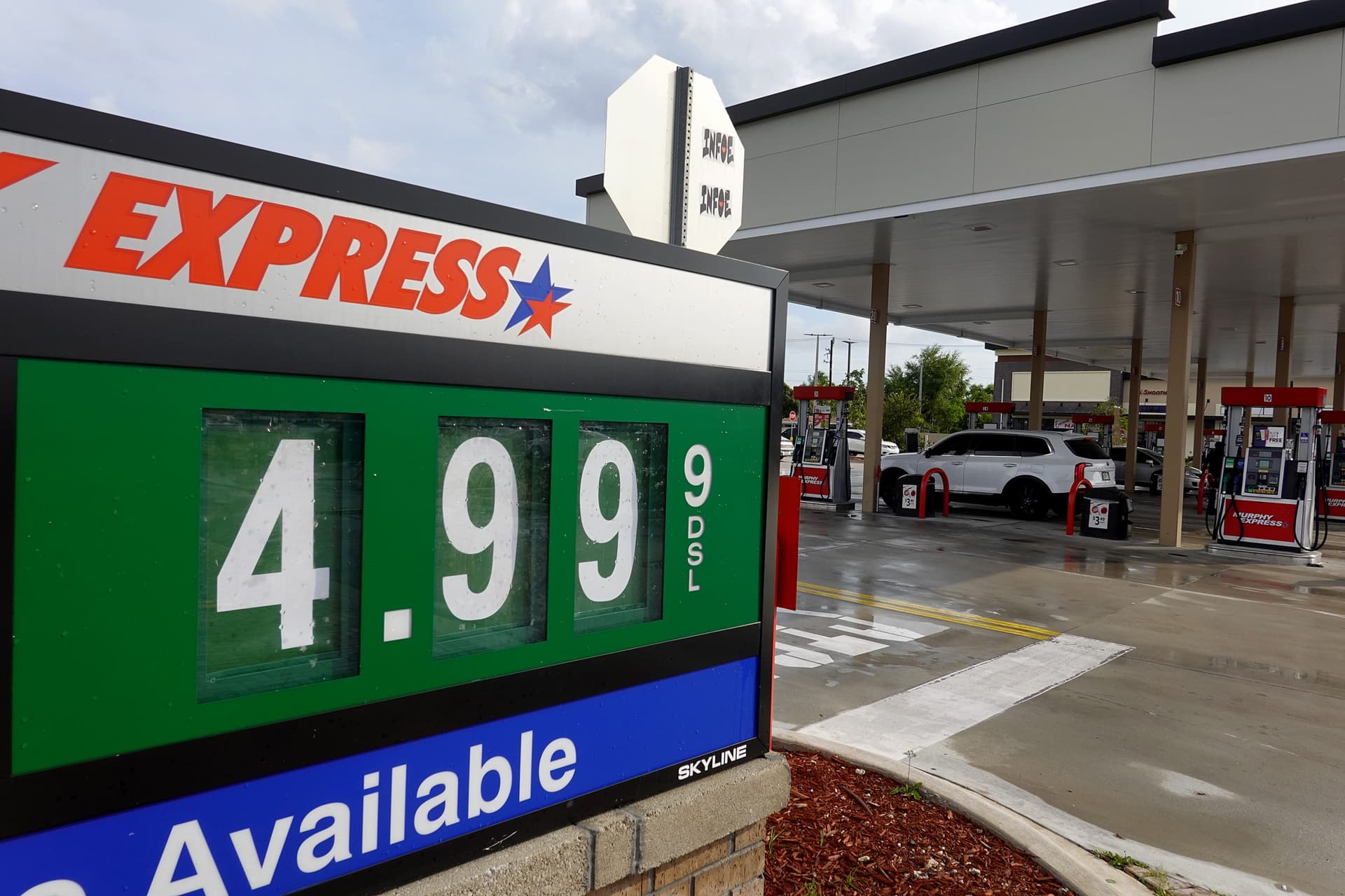 Six Men Allegedly Stole $60,000 of Fuel From Florida Gas Stations