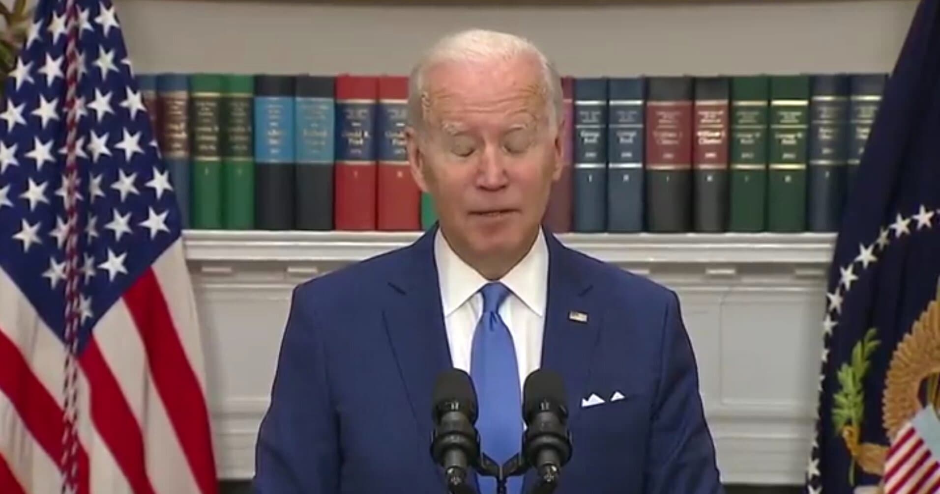 Biden Struggles to Speak for 30 Seconds, Accidentally Says US Will ‘Accommodate’ Russian Oligarchs