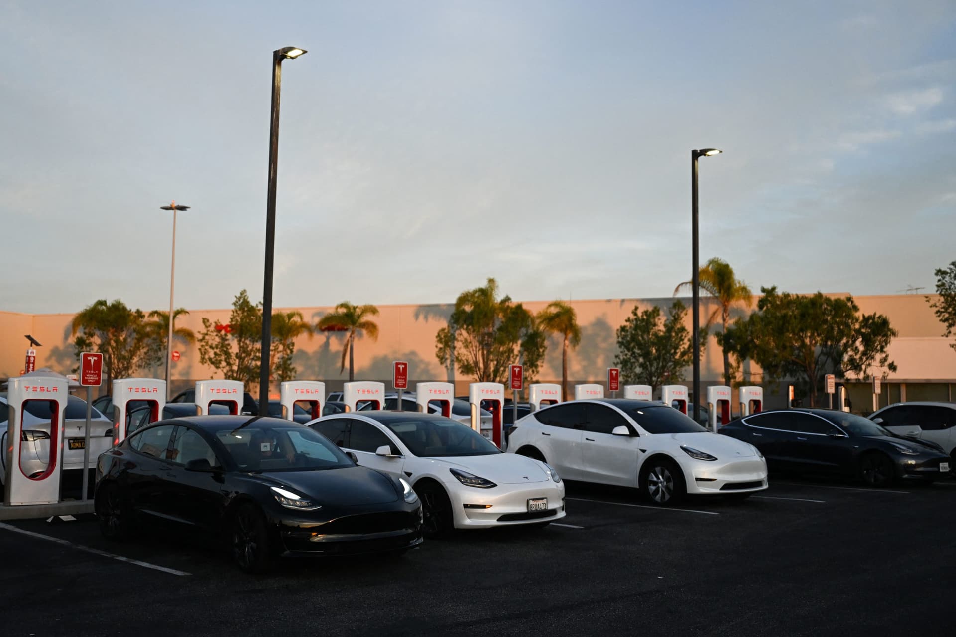 Insurance Companies Realize What Is Happening With EVs – Things Could Soon Get Expensive