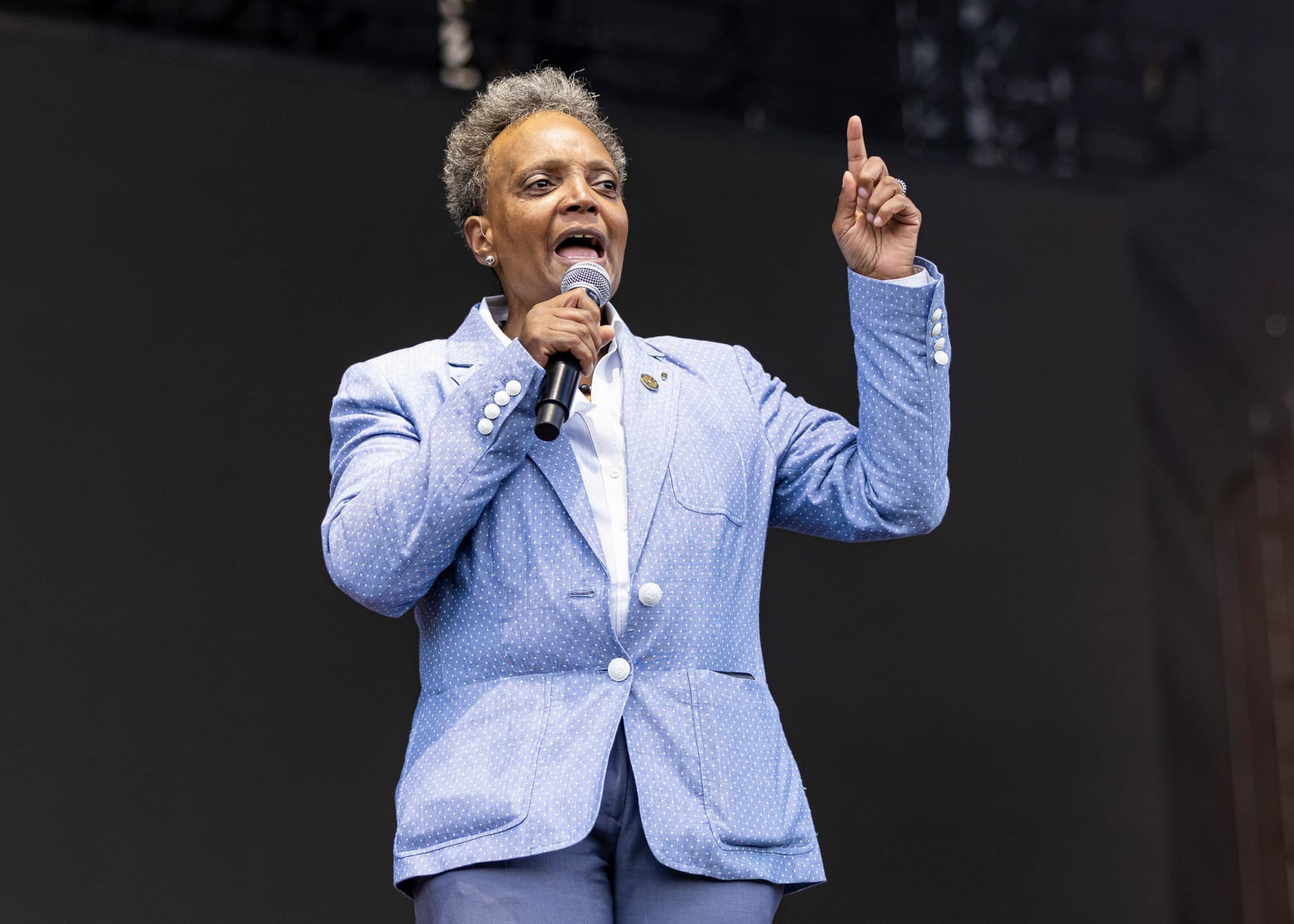 Chicago Mayor Takes Aim at Greg Abbott’s Faith Over Issue of Bussing Migrants