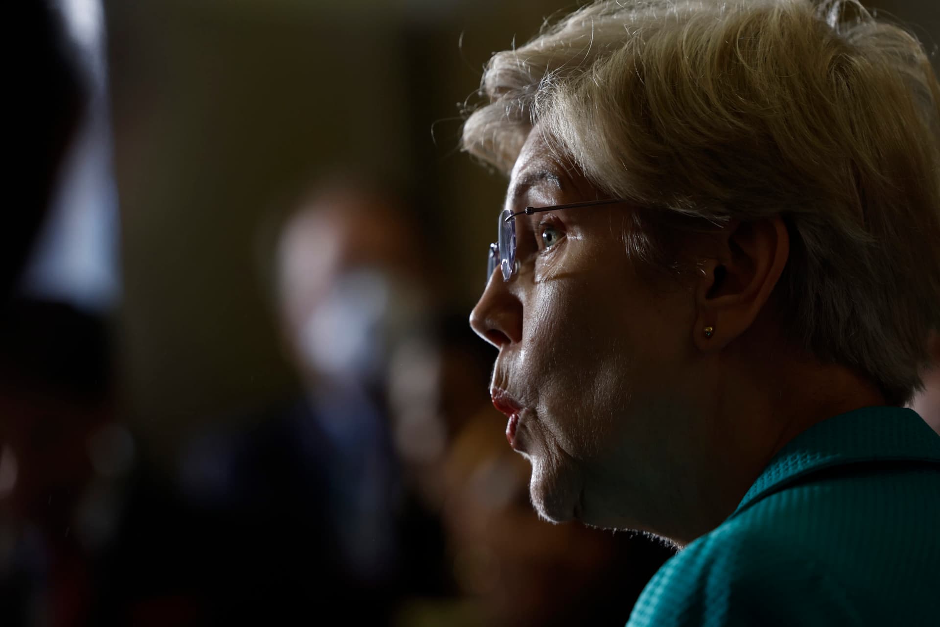 āShark Tankā Star Fires Back at Elizabeth Warren for Her Treatment of Billionaires