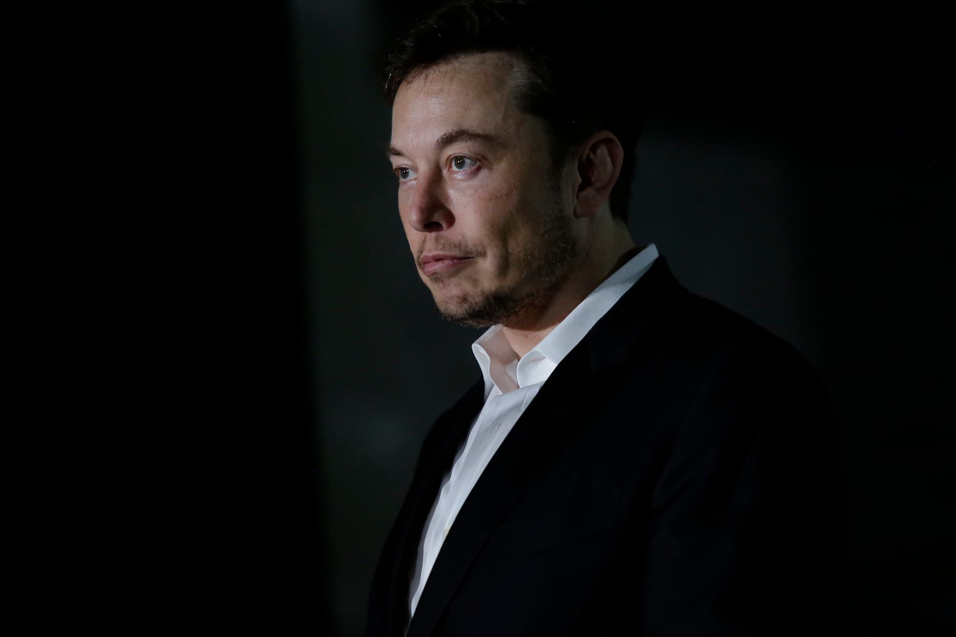 Elon Musk Quietly Invites Blacklisted Professor to Twitter HQ, What’s His Next Move?