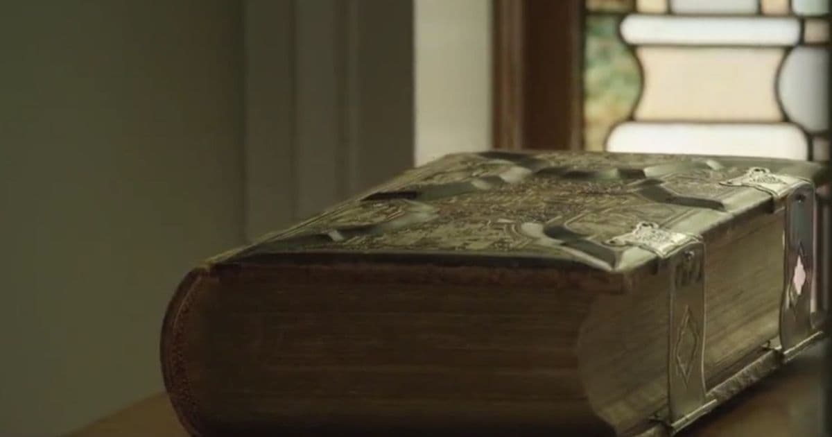 Man Spots 100-Year-Old Bible in Dirty Apartment, Doesn’t Realize He’s About to Help Solve Murder Mystery