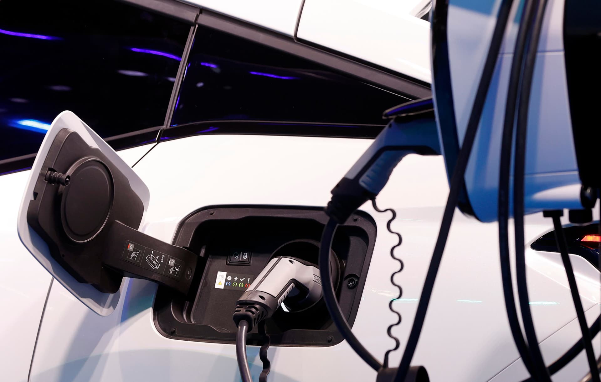 Electric Vehicles Owners Drop Truth Bomb About Charging: ‘Logistical Nightmare’