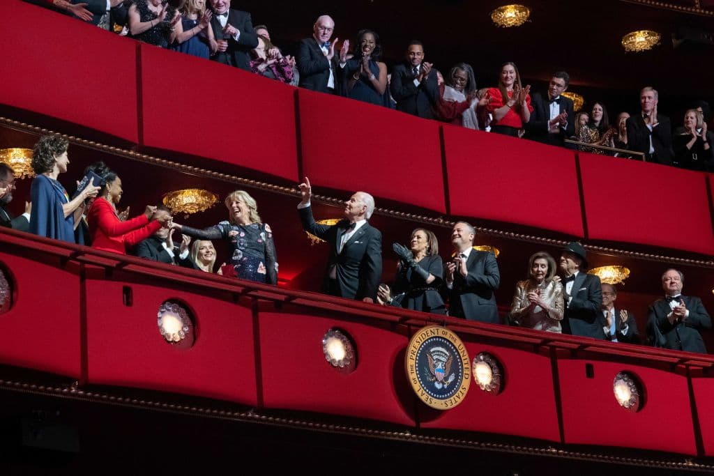 Paul Pelosi Appears in Public for First Time Since Injury – Biden Makes Move After Spotting Him