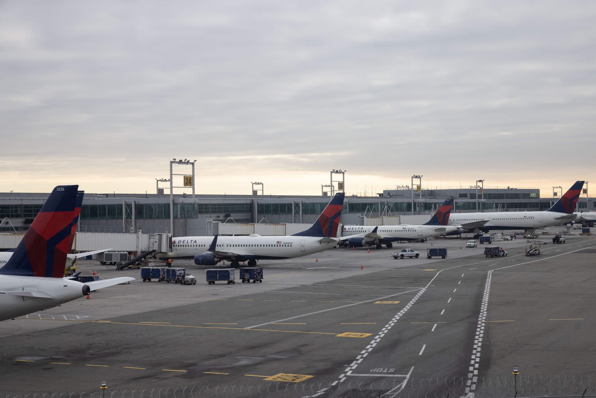 Audio Reveals Chaotic Moments Prior to Near-Collision at Airport