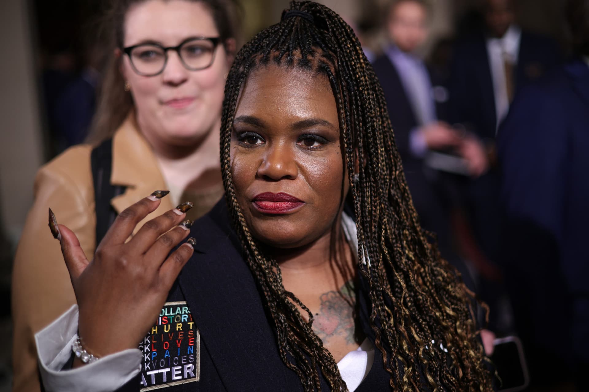 Report Reveals âSquadâ Member Married a Man Who Was a Security Guard for Her Campaign