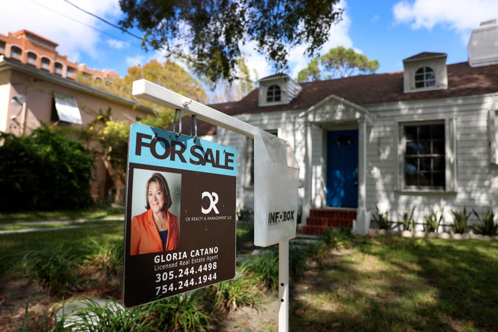 US Housing Market Takes Biggest Hit Since 2008, Sale Prices Now Plummeting