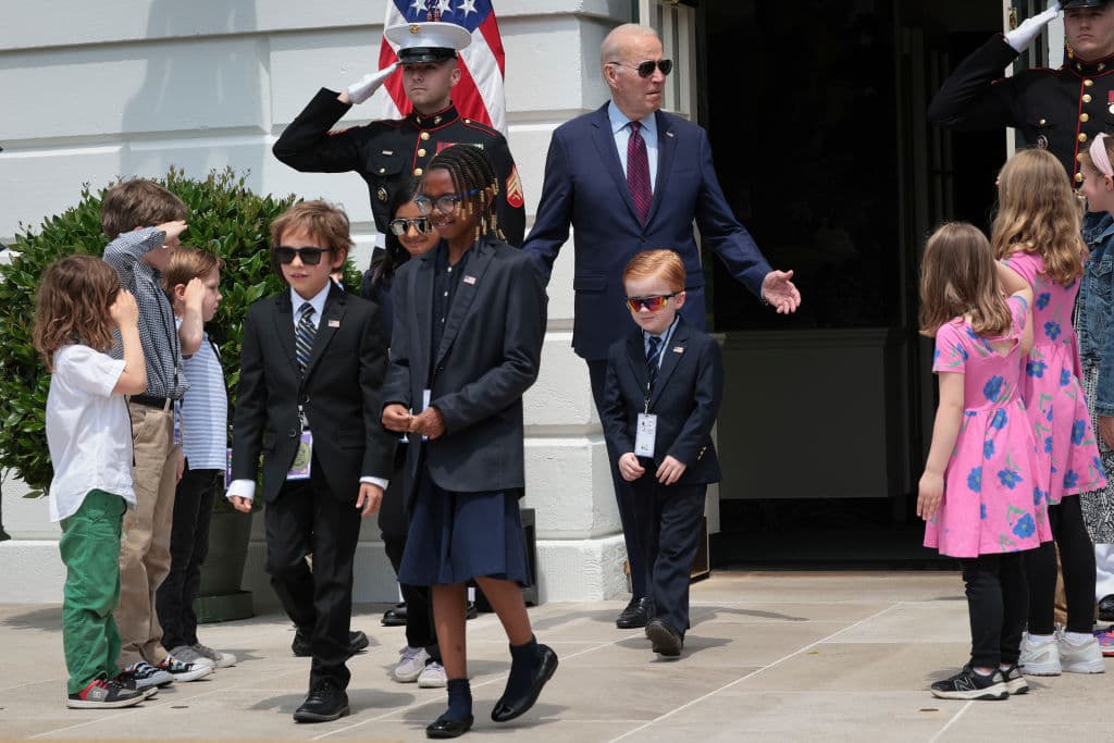 ‘Come Here’: Young Girl Refuses Biden’s Attempt to Lure Her Into the White House