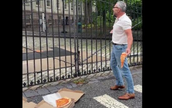 Conservative Goes Viral Throwing Pizza at New York City Hall After Proposed Mandate