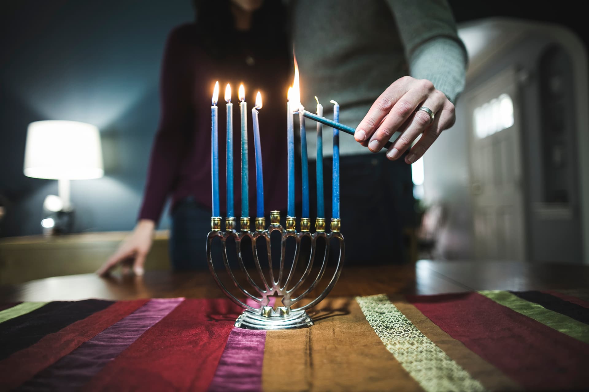 Thousands Join ‘Project Menorah’ to Help Jewish Families Celebrate Hanukkah Amid Rise in Antisemitism