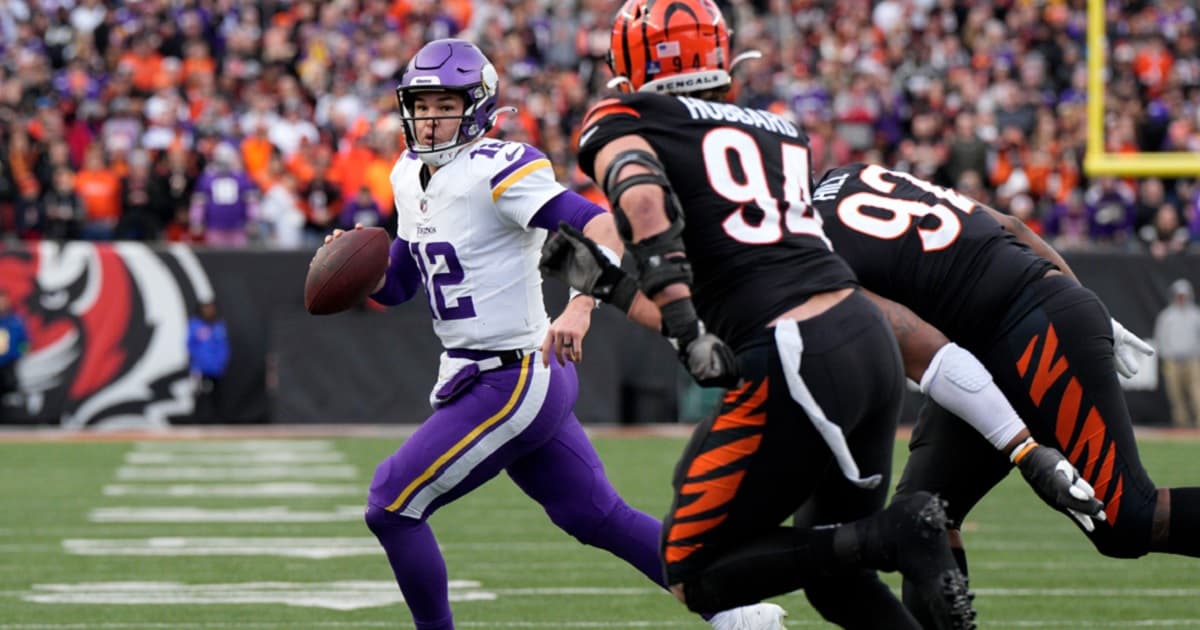 Watch: ‘Worst Interception’ Ever Thrown? QB’s Boneheaded Move Roasted on Internet