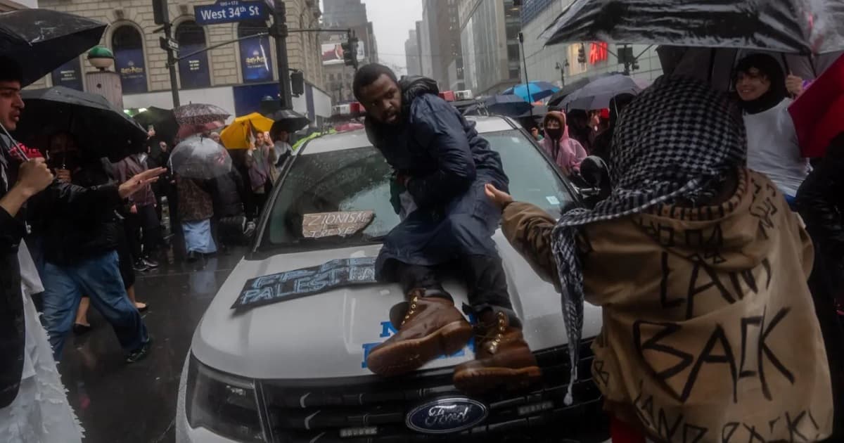 Bomb Scare in Times Square Turns Into Nightmare as Pro-Palestinian Mob Intervenes
