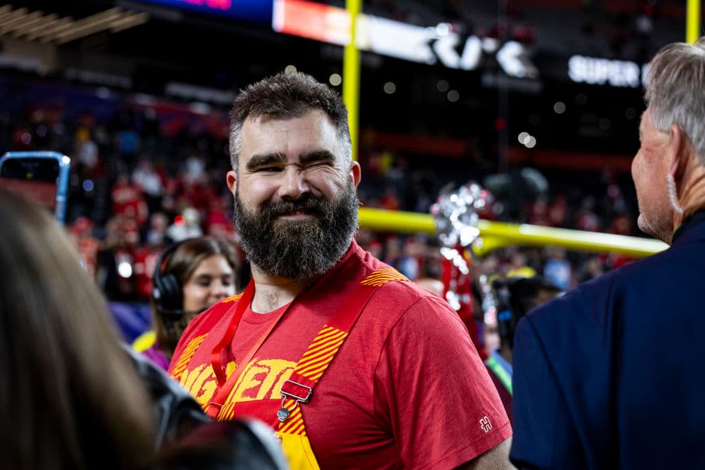 Jason Kelce Defends Wife After She’s Labeled a Bad Homemaker 