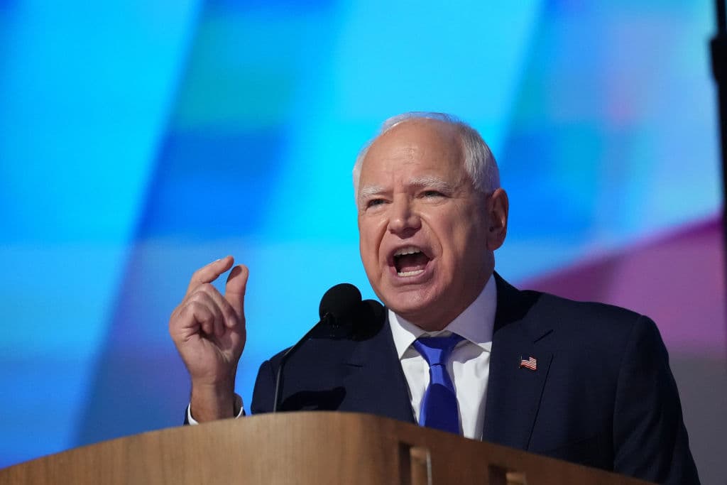Crowd at Tim Walz Rally Chants ‘We’re Not Eating Cats’