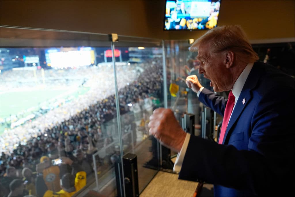 Watch: ‘USA’ Chants Erupt for Trump at Steelers-Jets Game