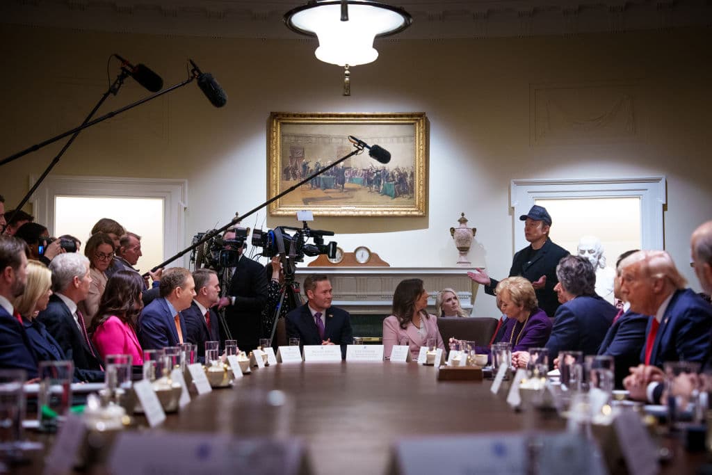 Musk Defends Email at Cabinet Meeting: ‘There Are Fictional Individuals Collecting Paychecks’