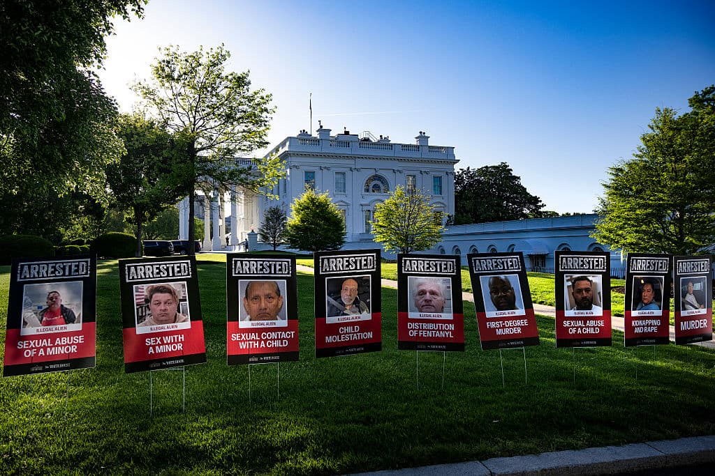 White House Displays Posters in Lawn to Highlight Illegal Immigration