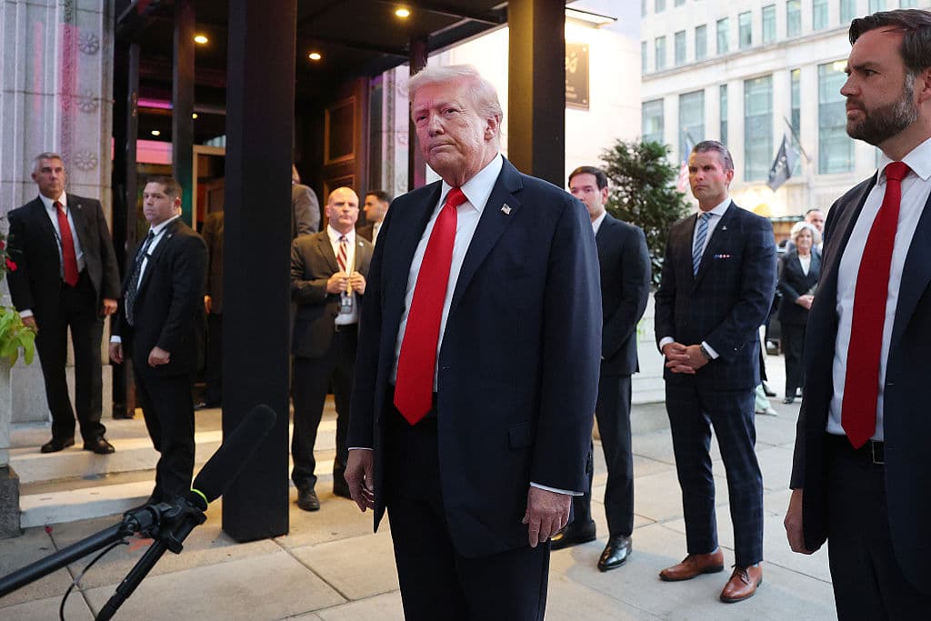 Video: Protesters Shout at Trump During Outing to DC Restaurant