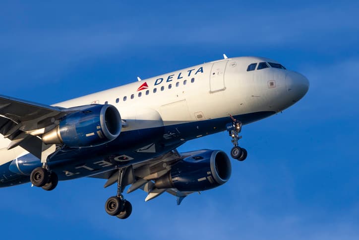 Delta Pilot Says He Didn’t Hear Order to Yield Before LaGuardia Collision, NTSB Says