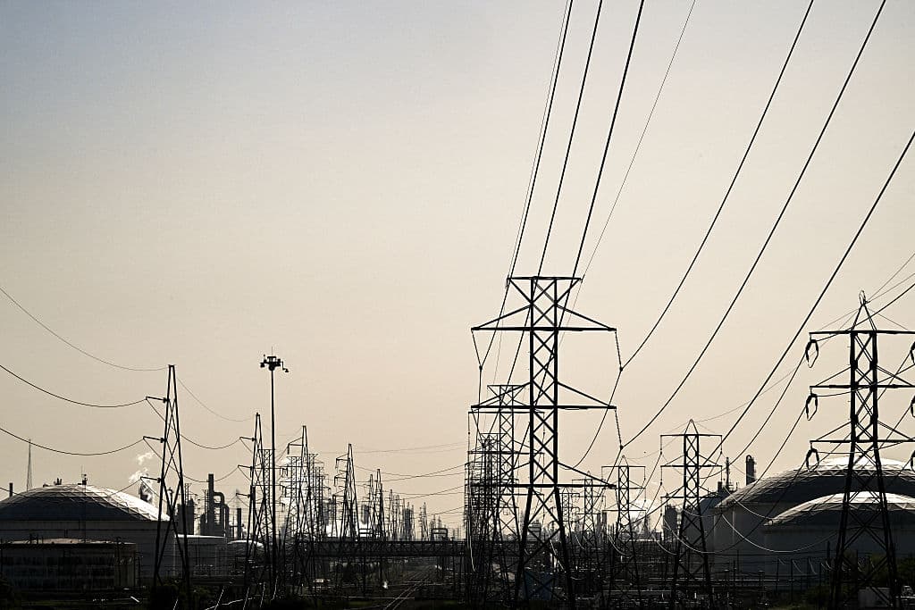 Rising Electric Bills Surge into Midterm Politics as Voters Demand Relief