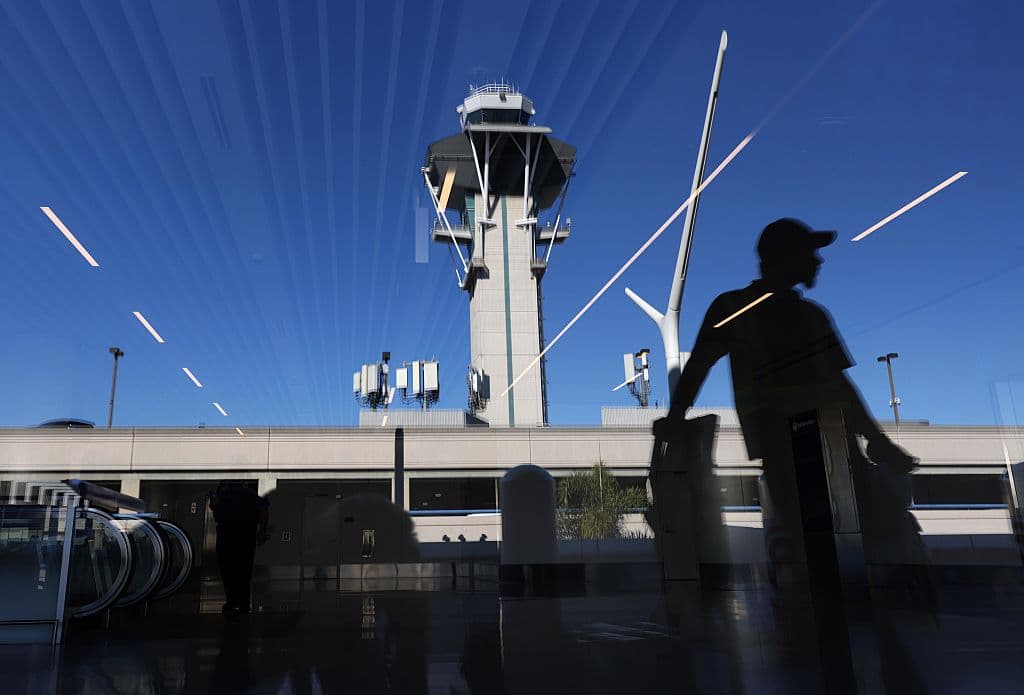 Flight Delays Persist Across U.S. Airports Amid Controller Shortages During Shutdown