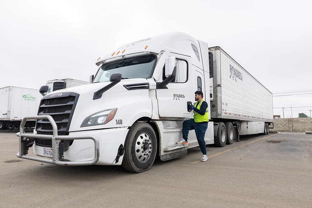 Federal Review Targets Thousands of US Truck Driving Schools for Compliance Issues
