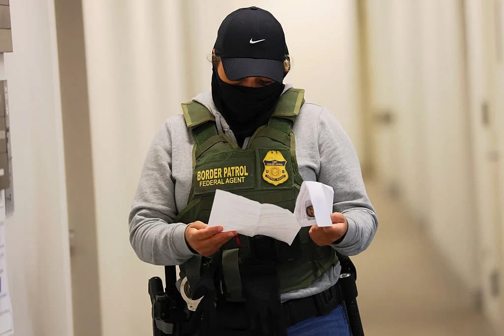 Judge Halts New York Restrictions on Masked Federal Immigration Agents