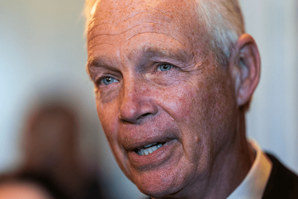 Senator Casts Doubt on McConnell Photo