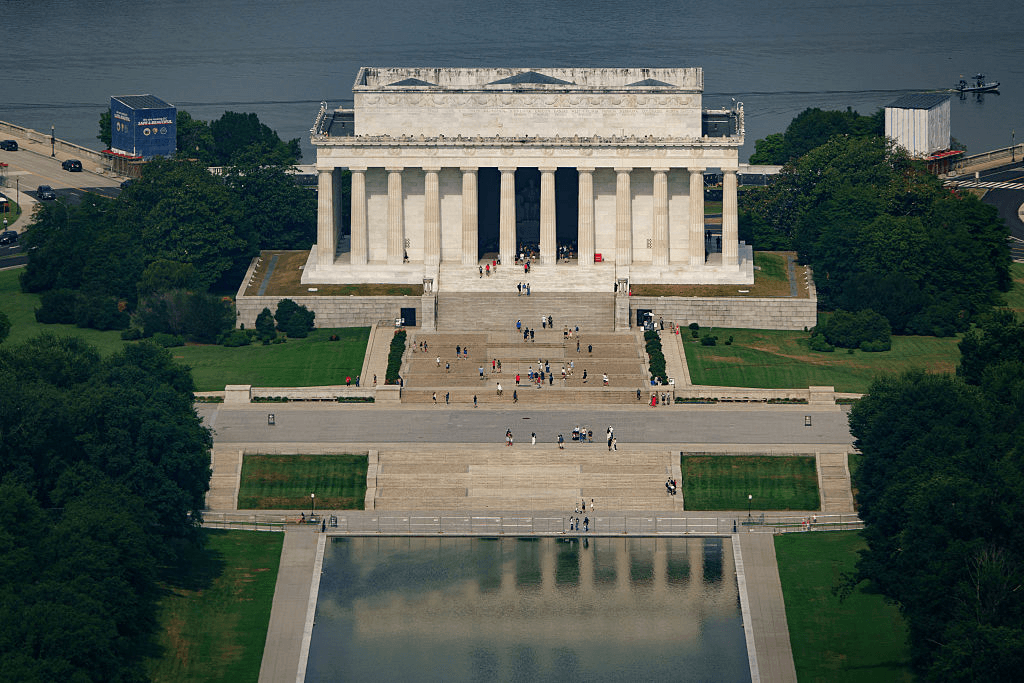 DC Reflecting Pool Drained For Repairs: Trump