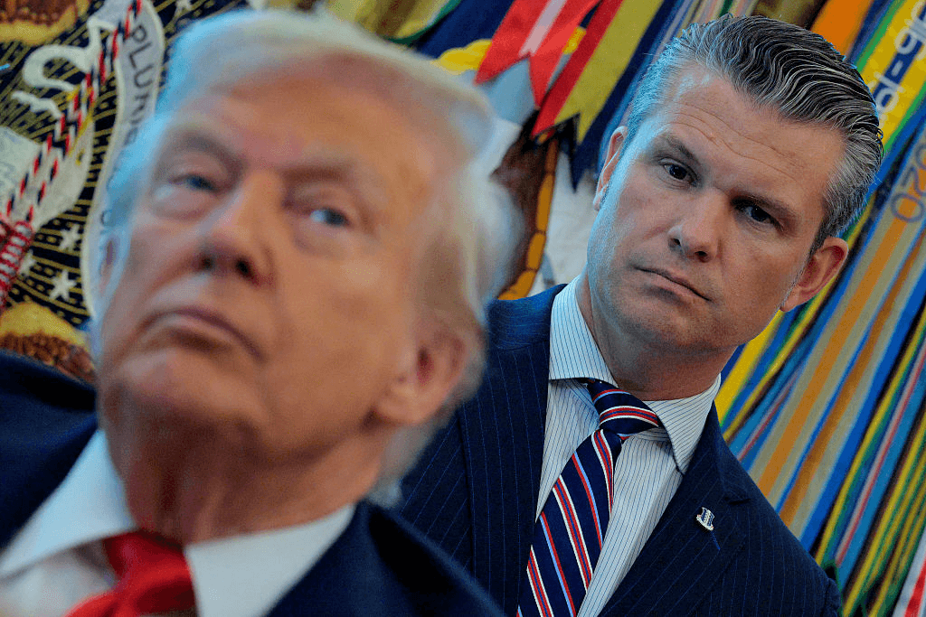 Trump Calls News of Replacing Hegseth āFalseā, āCompletely Unfoundedā