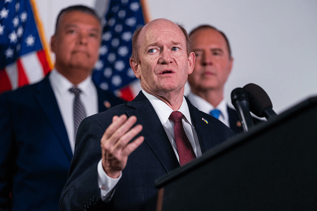 Dem Senator Calls AF1 Switch ‘Despicable’