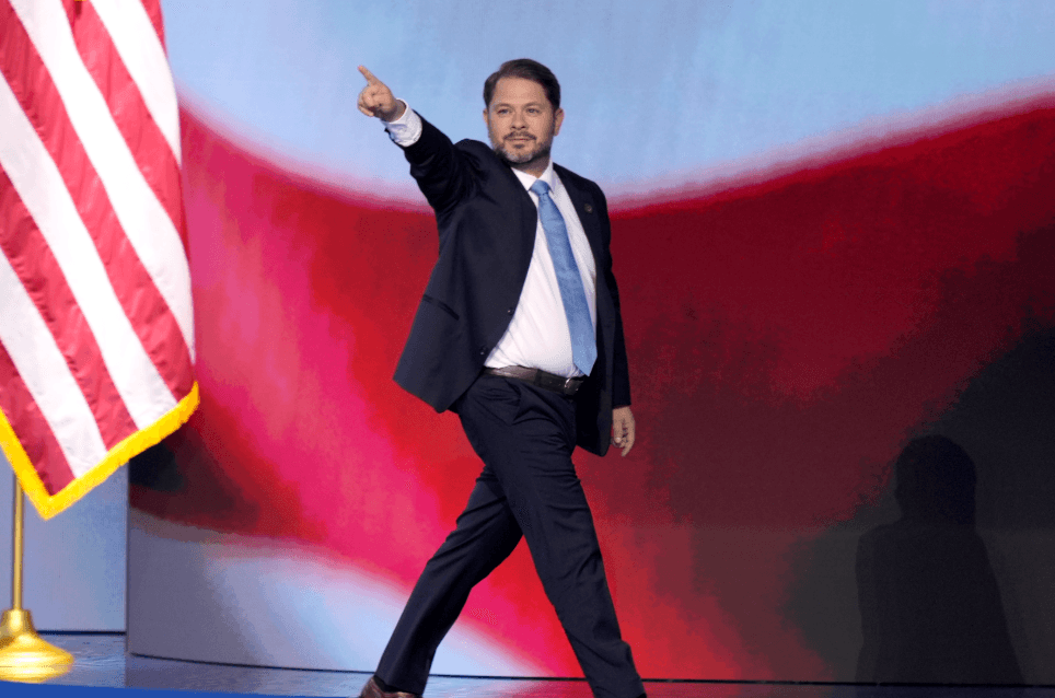 Senator Had Relations With Staffers Says Report