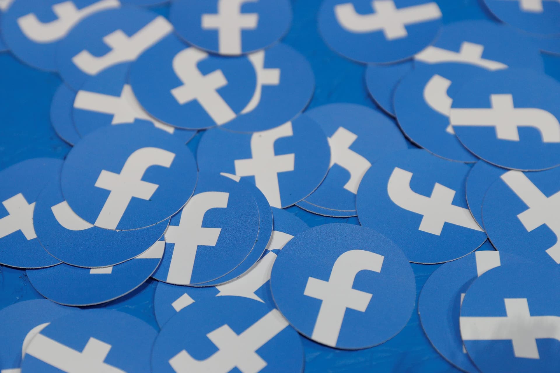 Facebook to Remove Deepfake Videos in Run-Up to 2020 U.S. Election