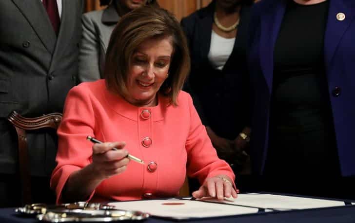 Pelosi Slammed for Handing out ‘Souvenir’ Pens After Signing Articles of Impeachment